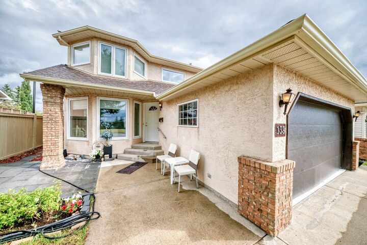 Property Photo: 139 Hawkville Close NW AB T3G 3C3