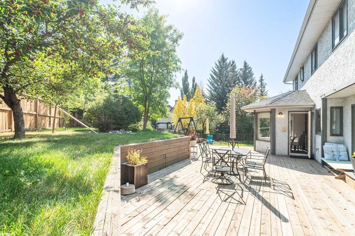 Property Photo: 307 Woodhaven Bay SW AB T2W 5S2