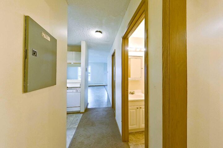 Property Photo: 201 12 Avenue SW 201 AB T0G 2A4