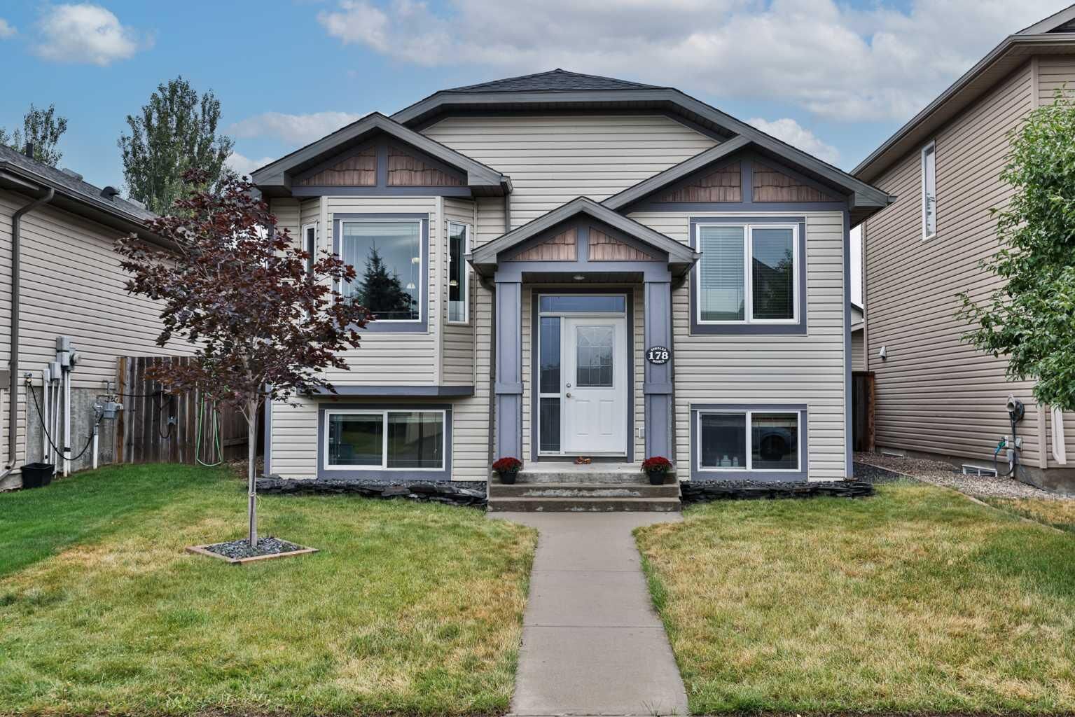 Property Photo: 178 Silkstone Road W AB T1J 4C5