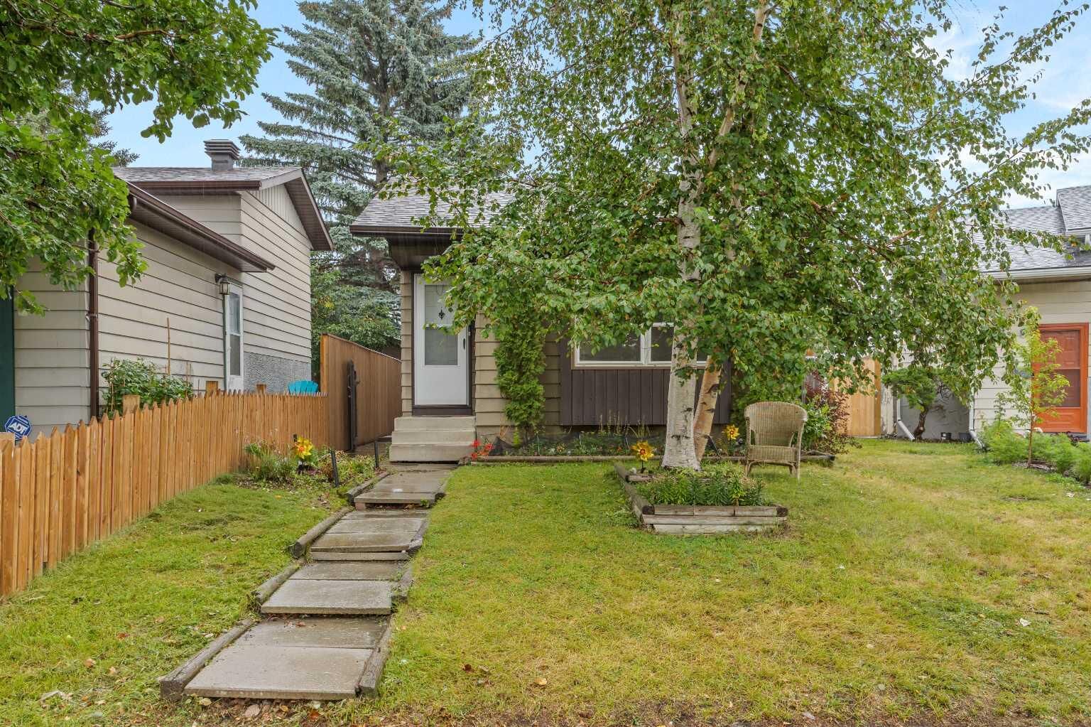 Property Photo: 28 Erin Croft Place SE AB T2B 2V3