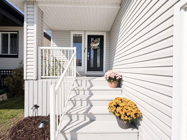 Property Photo: 9010 Willow Drive AB T8X 0G8