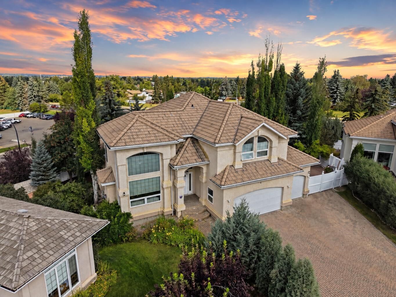Property Photo: 25 Ashmore Close AB T4R 2R7