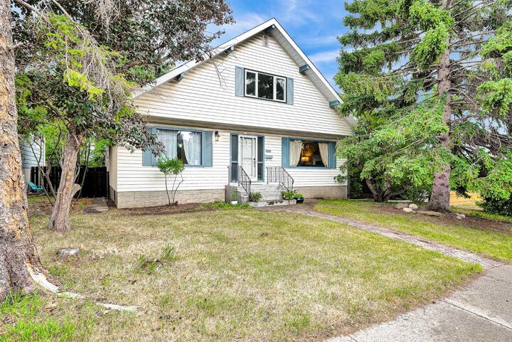 Property Photo: 5820 Dalmead Crescent NW AB T3A 1E6