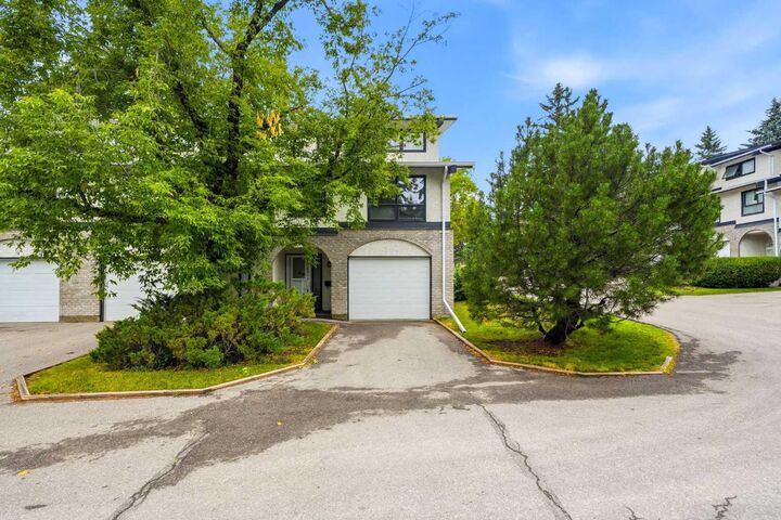 Property Photo: 5400 Dalhousie Drive NW 26 AB T3A 2B4