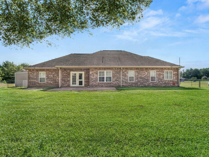 Property Photo:  195 R Allen  LA 71446 