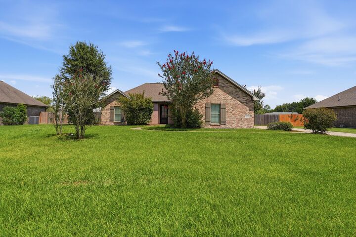 Property Photo: 2628 Ravenway LA 70611