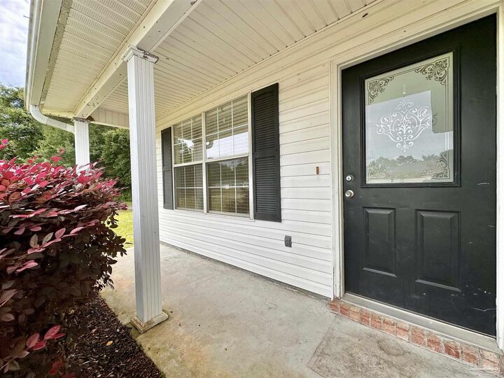 Property Photo: 1037 Antigua Cir FL 32507