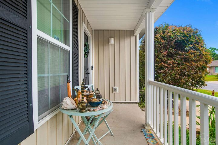 Property Photo: 5803 Tryton Cir FL 32526