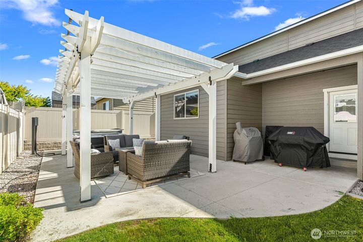Property Photo: 284 S Nevada WA 98802