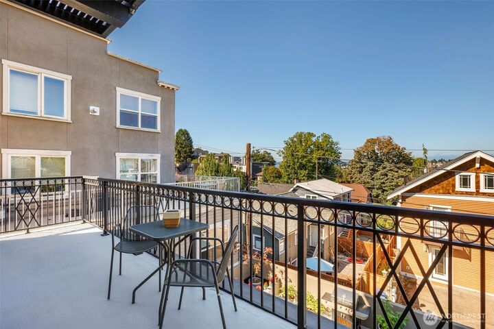 Property Photo:  1909  10th Avenue W 201  WA 98119 