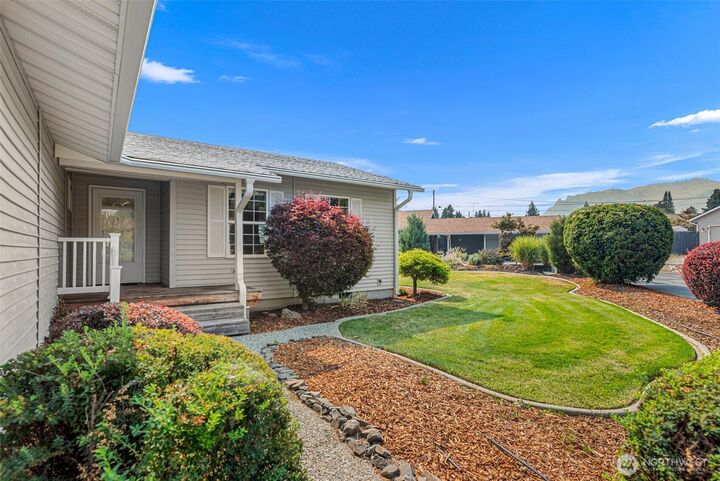 Property Photo: 1113 Orchard Avenue WA 98801