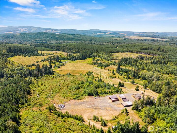 Property Photo: 805 Luebke Road WA 98649