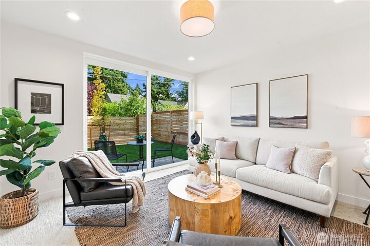 Property Photo:  2647  Walnut Avenue SW B  WA 98116 