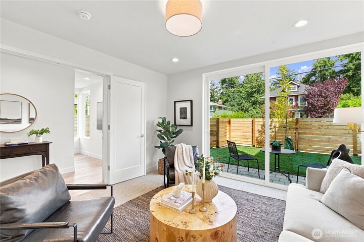 Property Photo:  2647  Walnut Avenue SW  WA 98116 