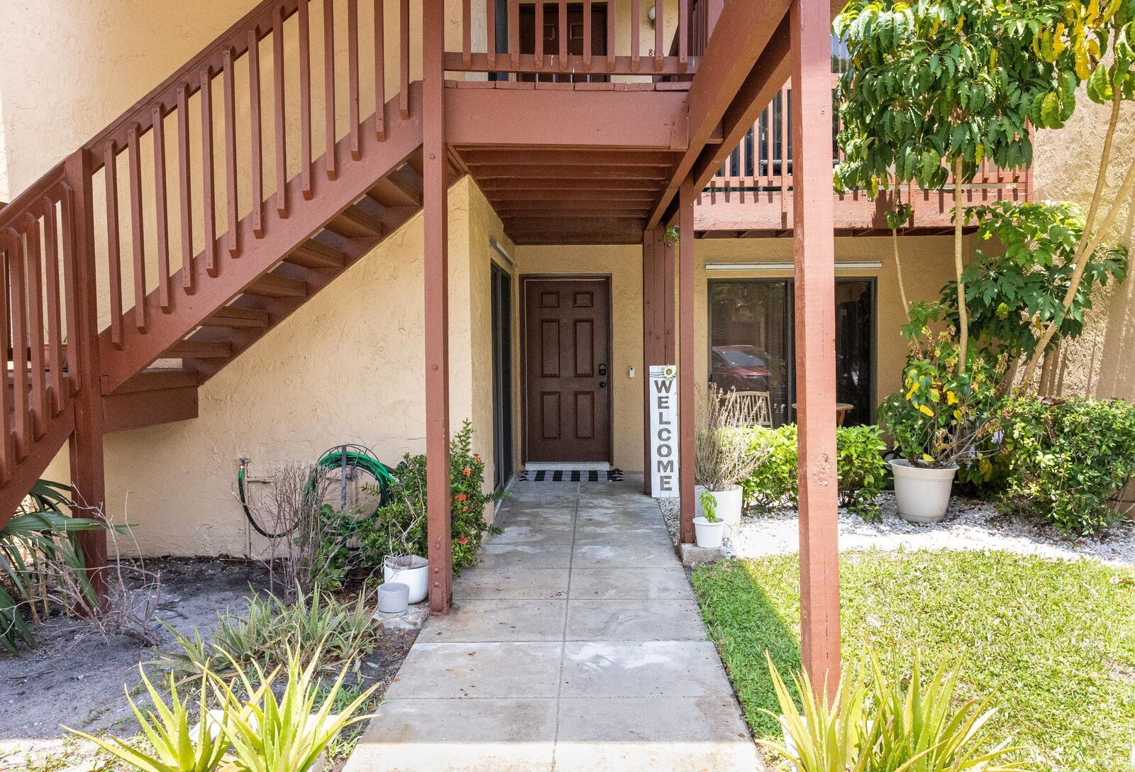 Property Photo: 803 Lakeview Circle FL 33411