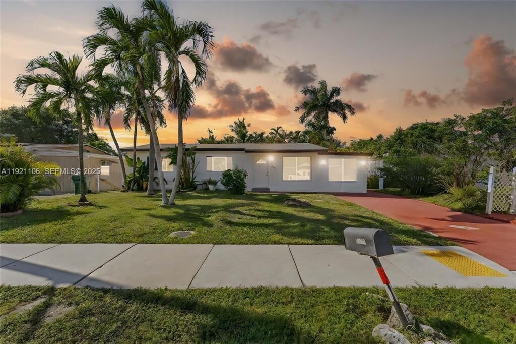 Property Photo: 4917 SW 43rd Terrace A FL 33314