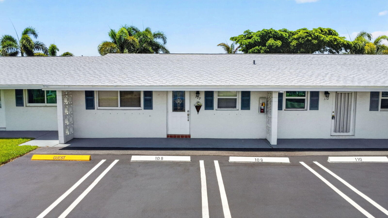 Property Photo:  701 SW Lake Court 109  FL 33426 