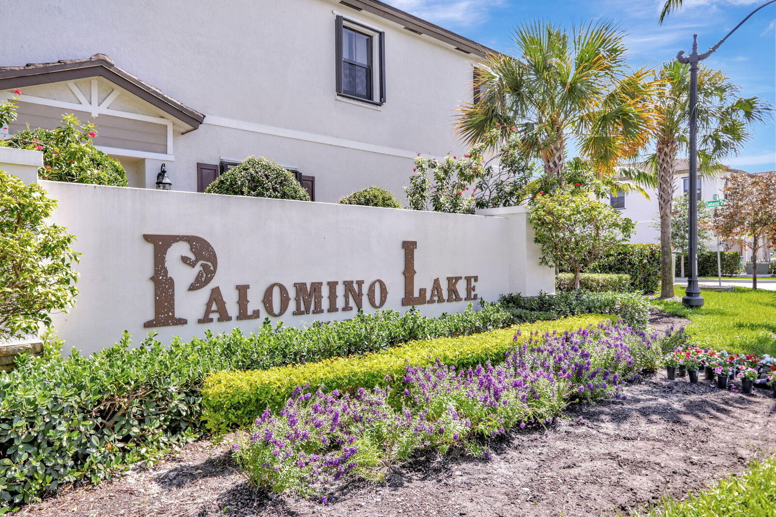 Property Photo: 4721 Santa Cruz Way FL 33314