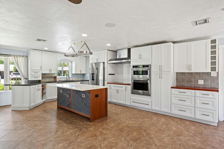 Property Photo:  1 Windsor Road W  FL 33469 