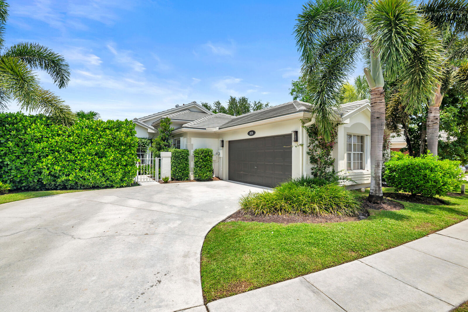 Property Photo:  1839 S Club Drive  FL 33414 