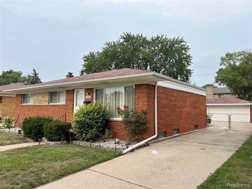 Property Photo: 27580 Jean Road MI 48093
