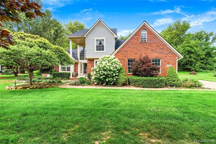 Property Photo:  2375 Reidsview E  MI 48383 