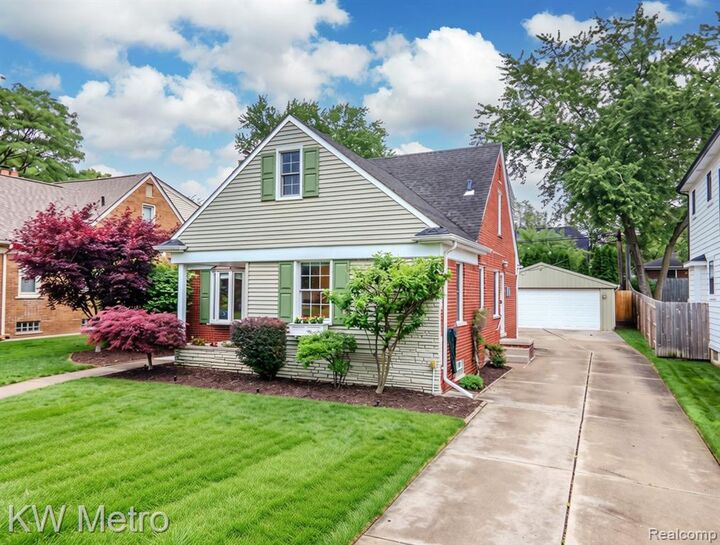 Property Photo: 2120 Vinsetta Boulevard MI 48073