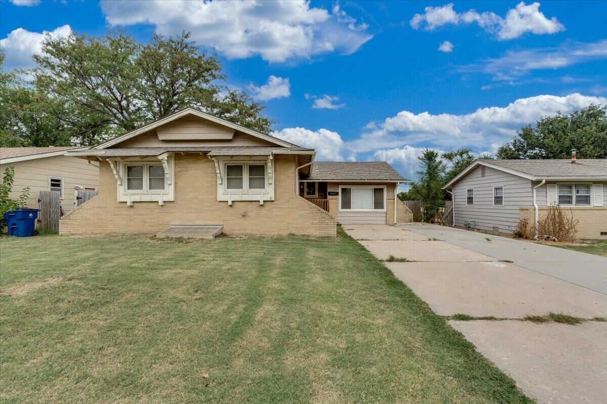 Property Photo: 8206 E Levitt Dr KS 67207-3234