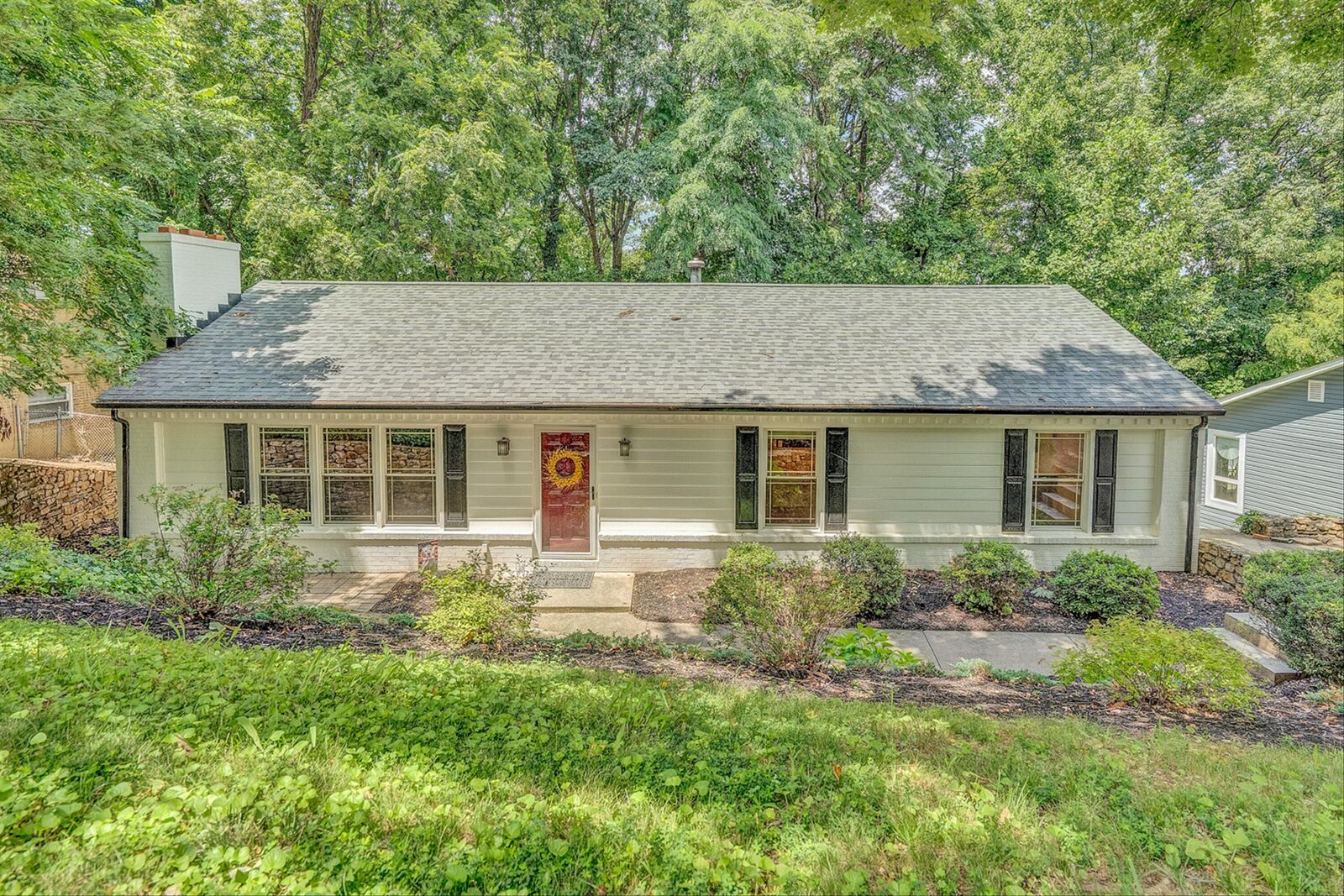 Property Photo: 3019 Bancroft Dr SW VA 24014