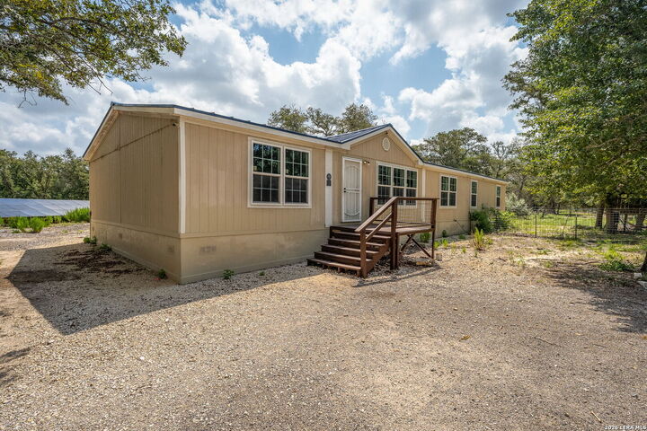 Property Photo: 520 Turkey Tree Trl TX 78155