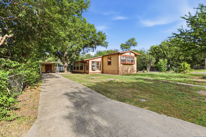 Property Photo:  8561 Braewick Dr  TX 78239 