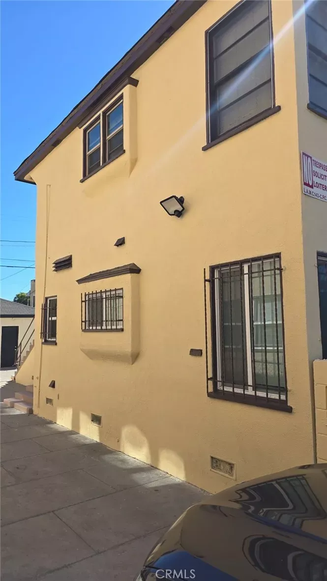 Property Photo: 1022 W 57th CA 90037