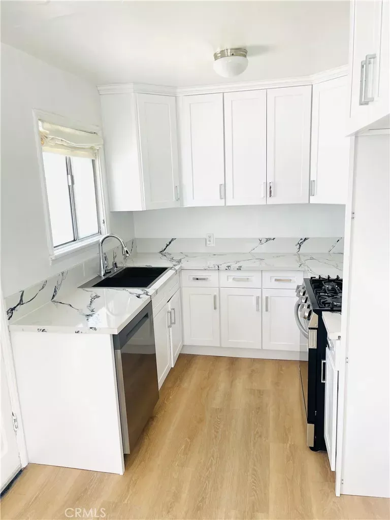 Property Photo: 5754 Vineland Avenue CA 91601