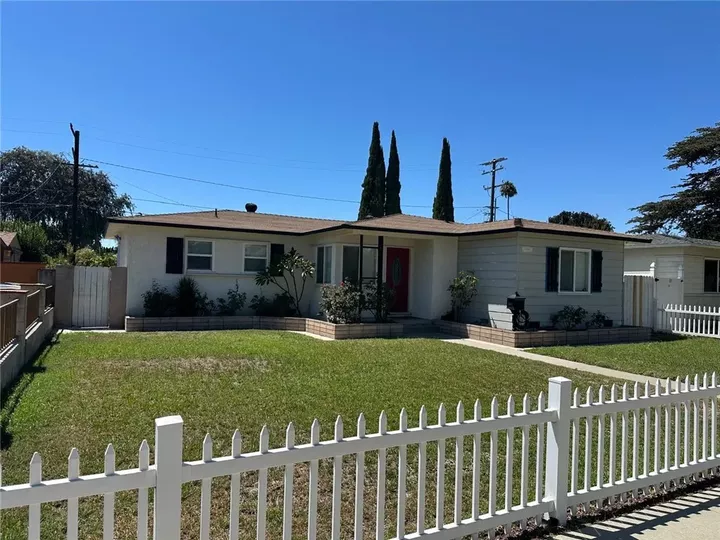 Property Photo:  611 S Pine  CA 92805 