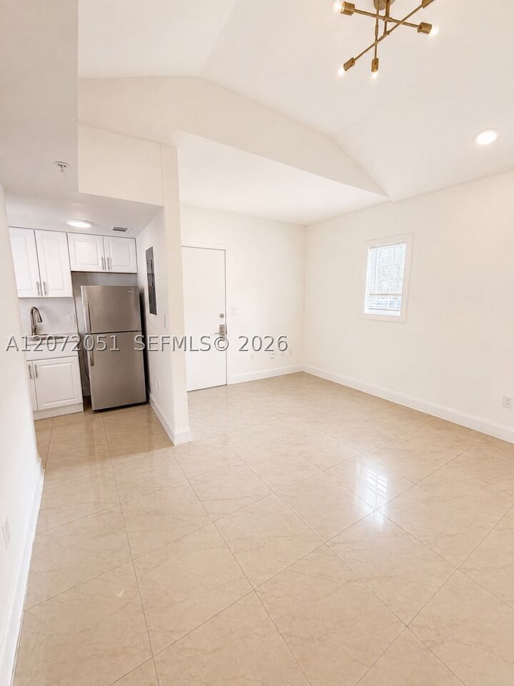 Property Photo: 1440 Pennsylvania Ave 3 FL 33139