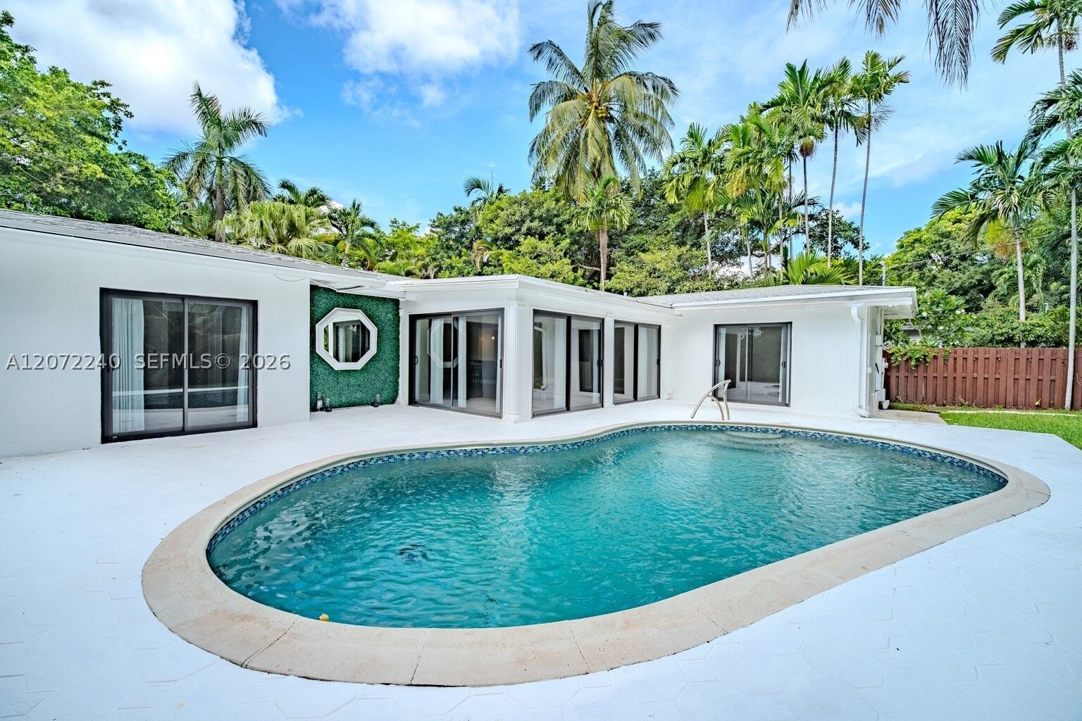 Property Photo: 1825 Alamanda Dr FL 33181