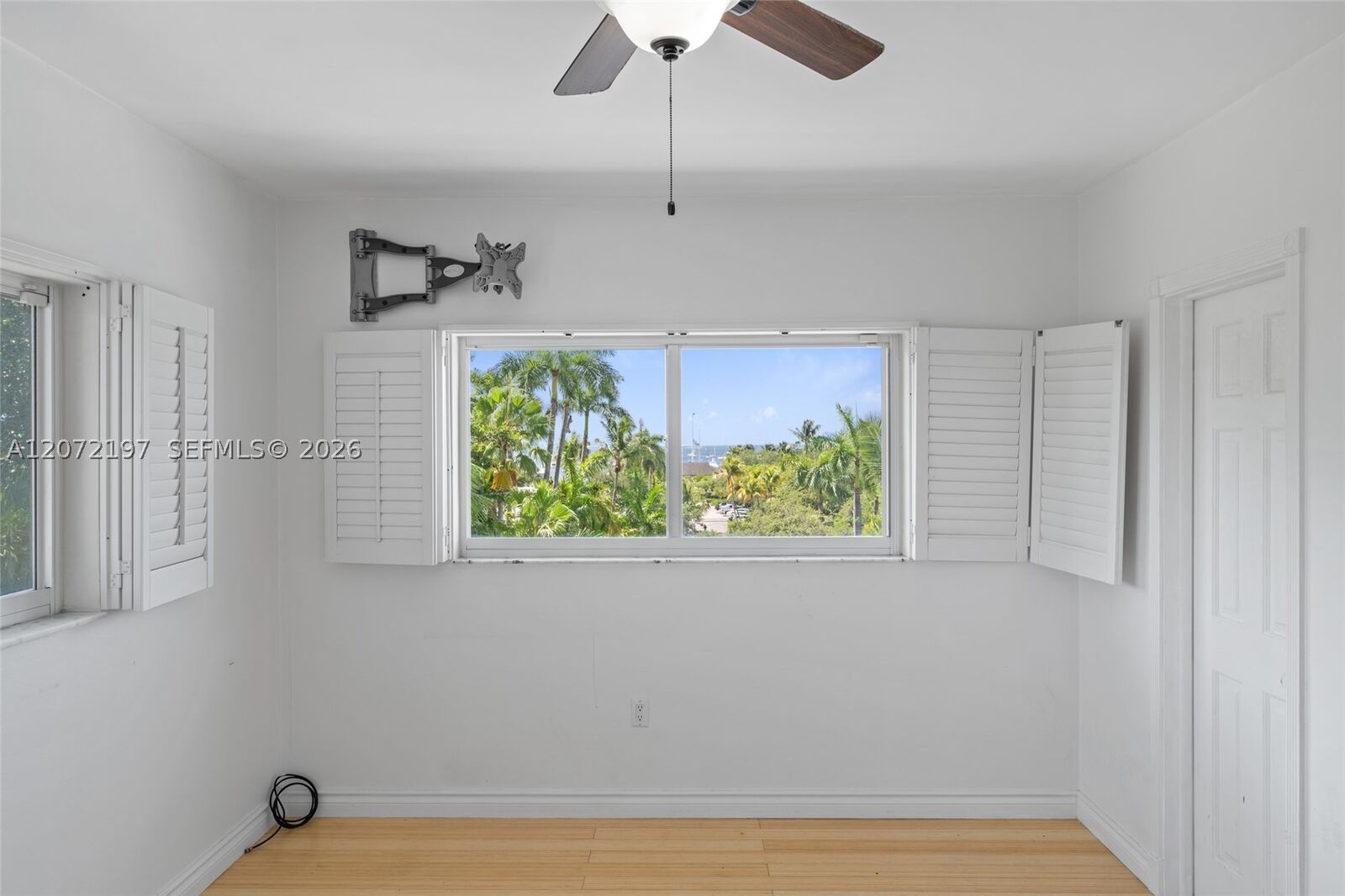 Property Photo:  2539 S Bayshore Dr Ph2f  FL 33133 