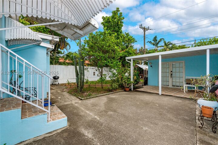 Property Photo: 334 E 11th St FL 33010