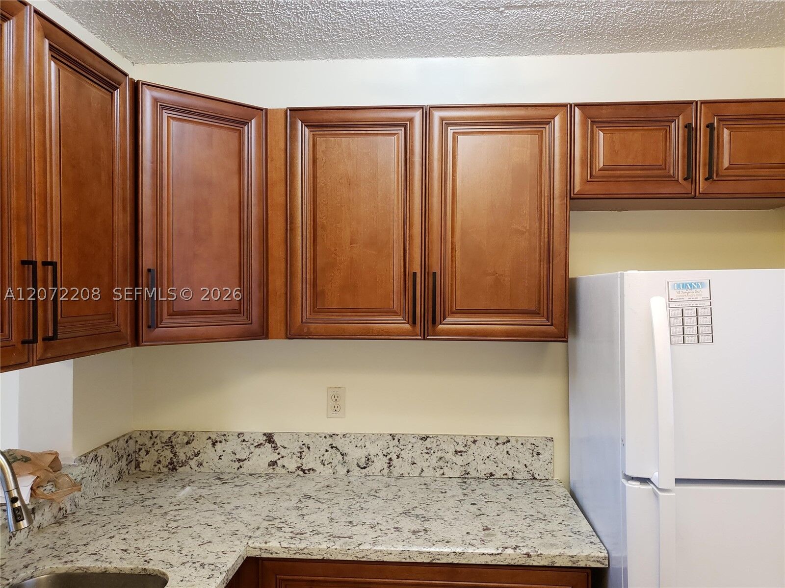 Property Photo:  