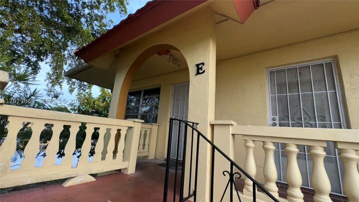 Property Photo: 160 NE 203rd Ter E20 FL 33179