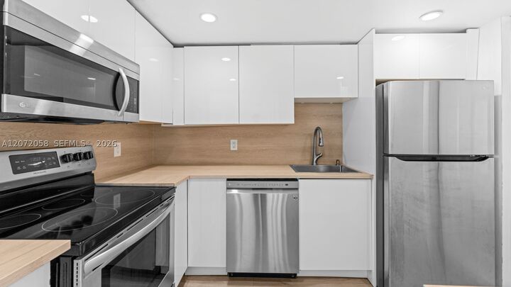 Property Photo:  1145 Normandy Dr 505  FL 33141 