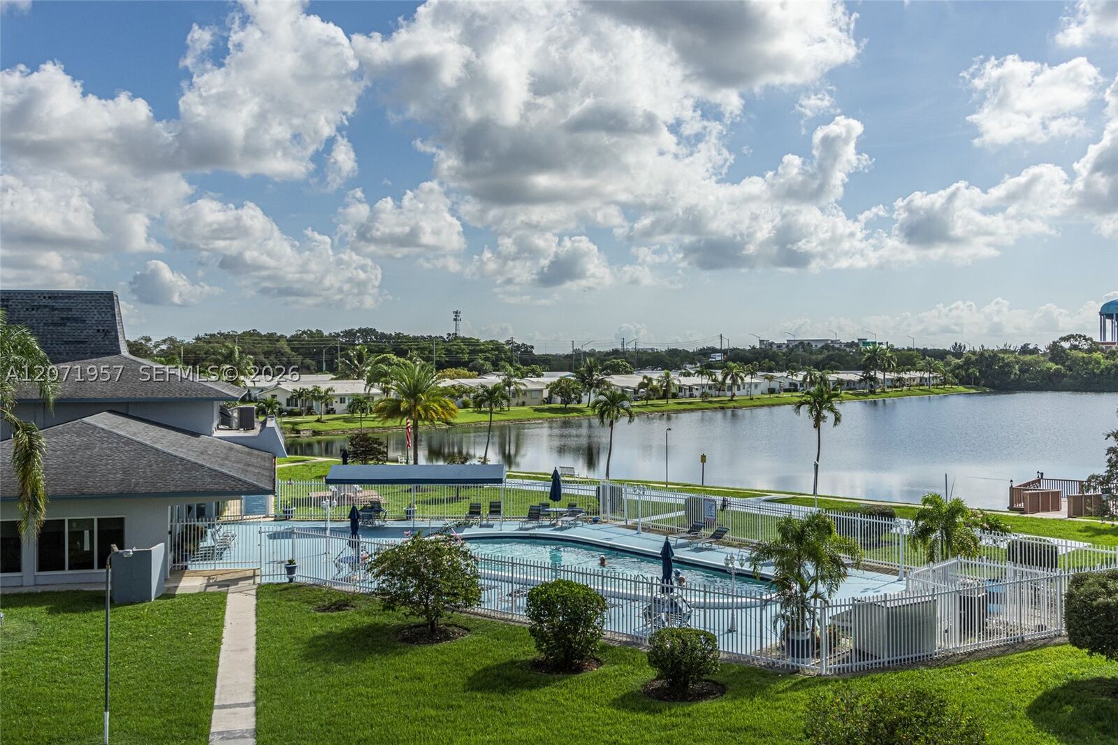 Property Photo: 2223 Park Ln 314 FL 33021