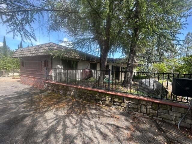 Property Photo: 14305 Wintu Way CA 96003