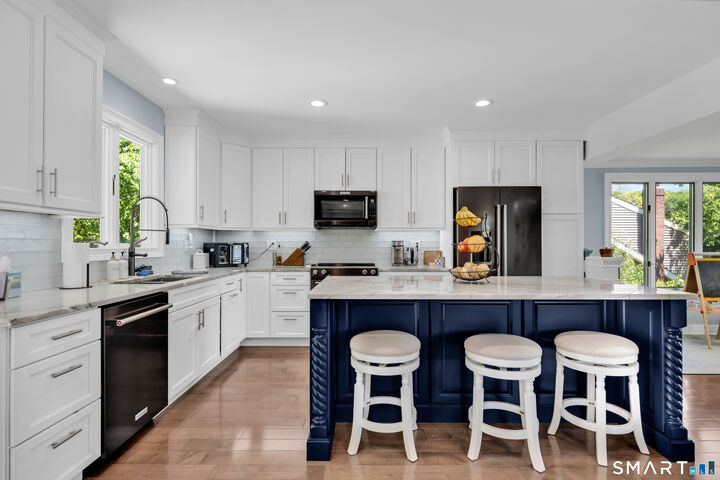 Property Photo:  94 Midwood Avenue  CT 06716 