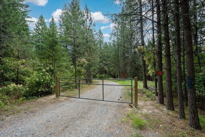 Property Photo: 28420 N Thunderhill Ln WA 99003