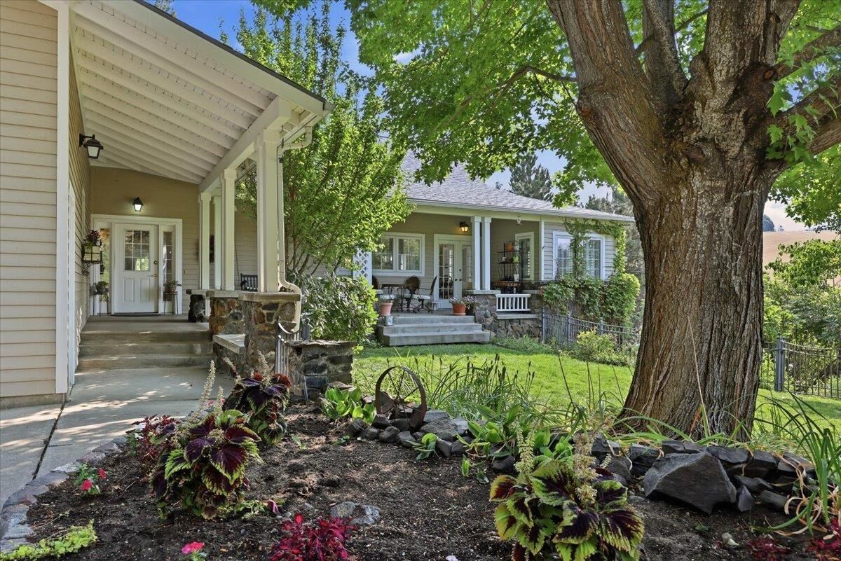 Property Photo:  8417 S Windmill Rd  WA 99223 