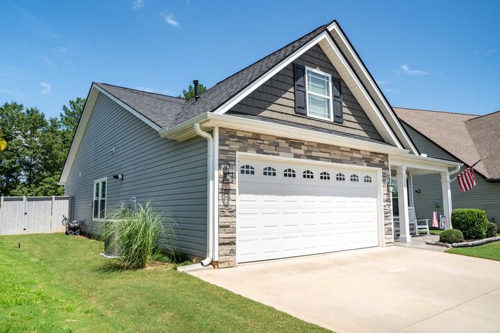 Property Photo:  562 Ridgeville Crossing Drive  SC 29349 