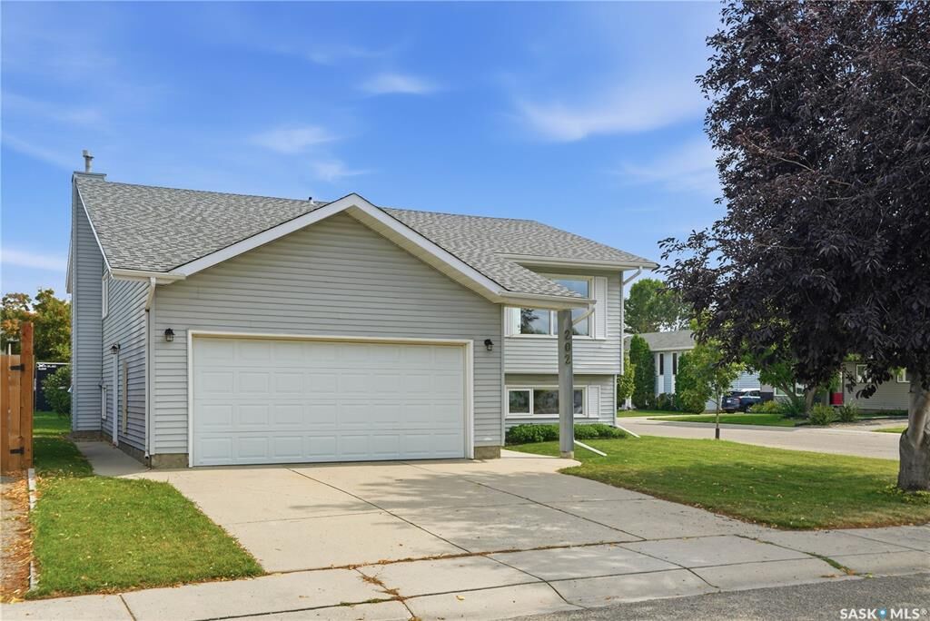Property Photo: 202 Stacey Court SK S7L 7A7