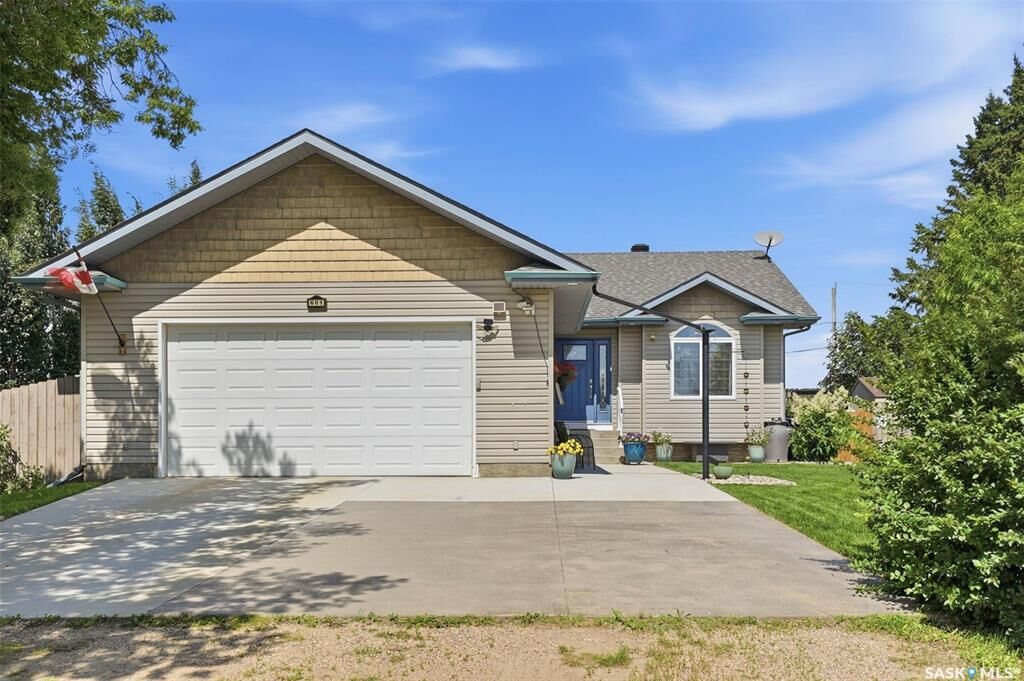 Property Photo: 601 2nd Avenue SK S0K 0N0